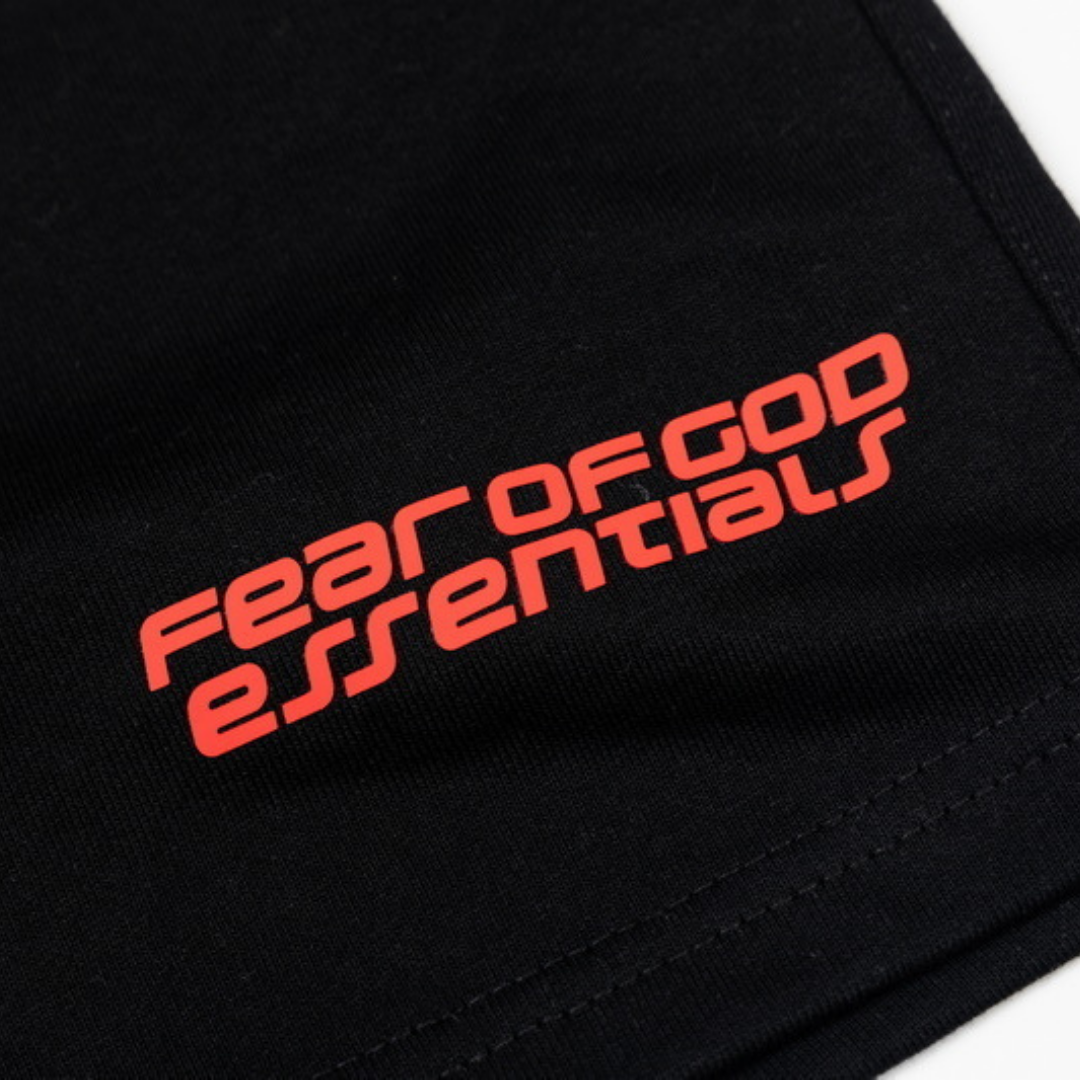 Essentials Shorts Corto Negro Logo Rojo