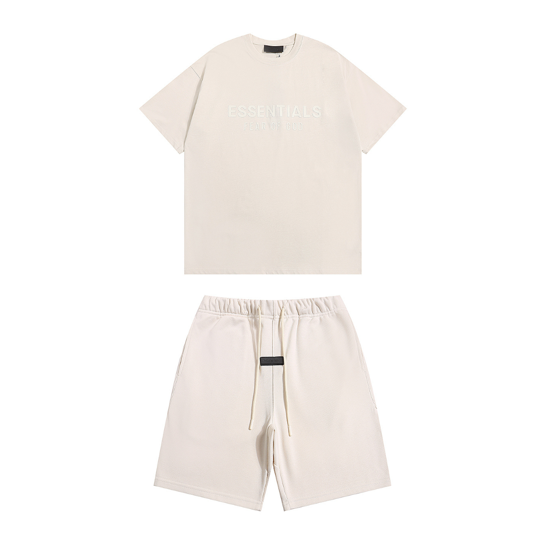 Essentials Short Set Crema Logo