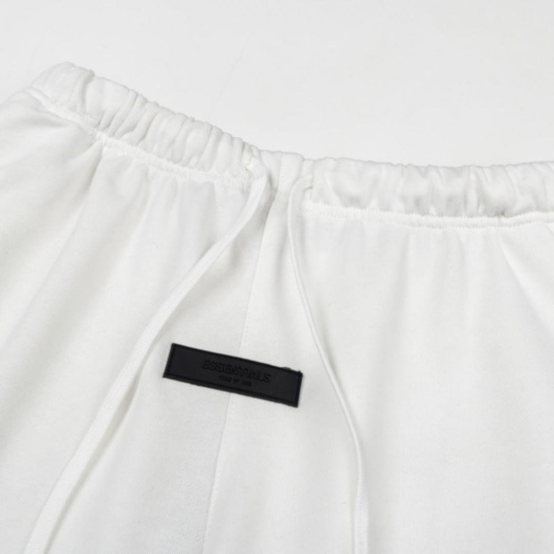 Essentials Shorts Liso Blanco Logo Negro
