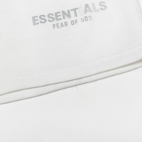 Essentials Shorts Liso Blanco Logo Negro