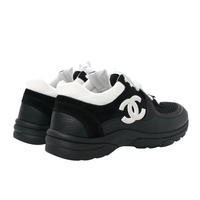 Runner Black White