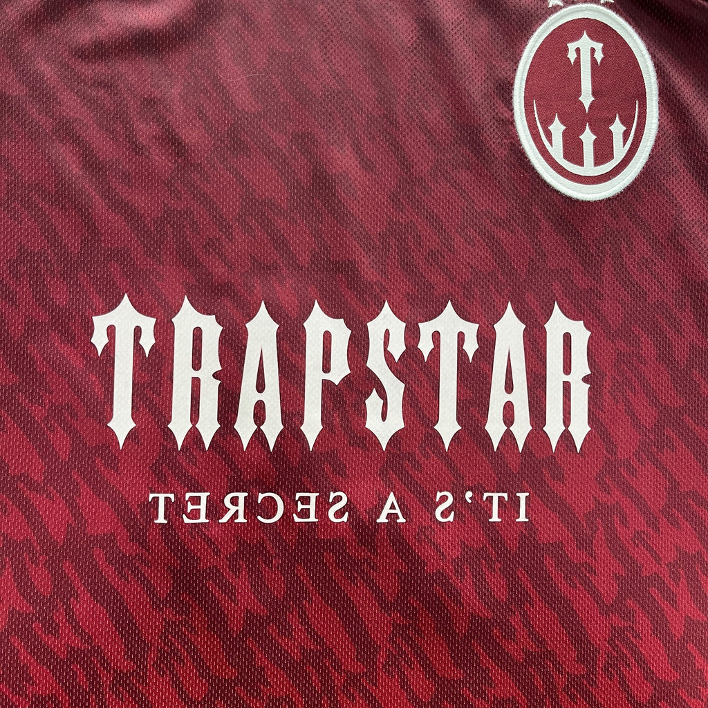 Gradient Red T-shirt · Nova Neta · Nova Neta
