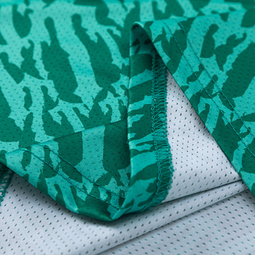 Gradient Green T-shirt · Nova Neta · Nova Neta