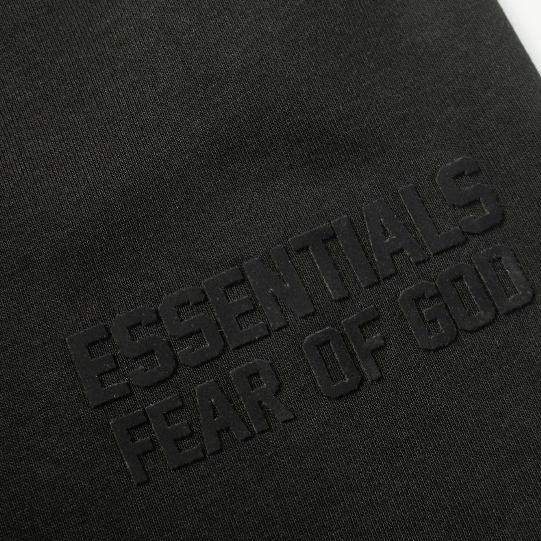 Essentials Shorts Negro Logo