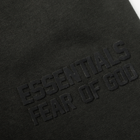 Essentials Shorts Negro Logo