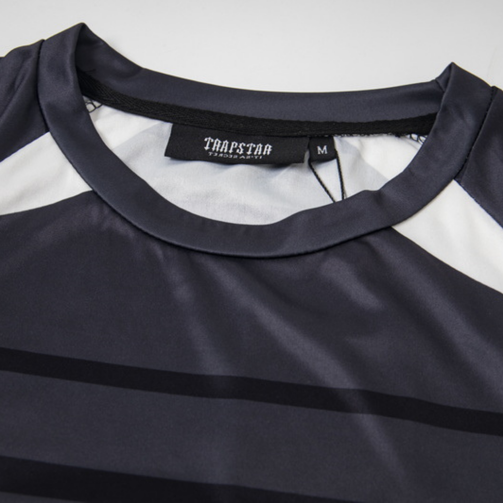 Decoded T Gradient Short Set · Trapstar · Nova Neta