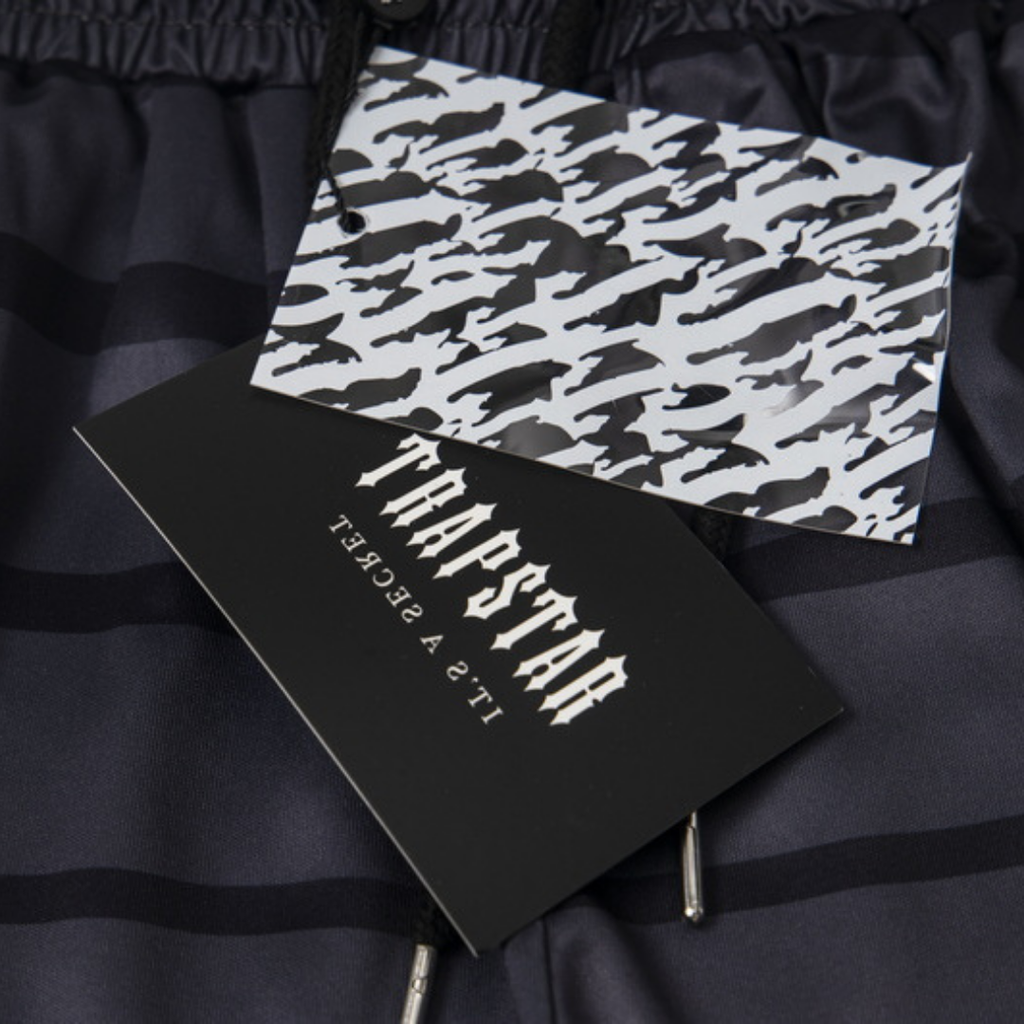 Decoded T Gradient Short Set · Trapstar · Nova Neta
