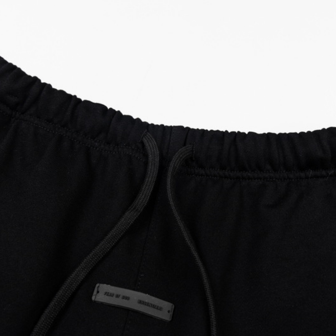 Essentials Shorts Corto Negro Logo Rojo