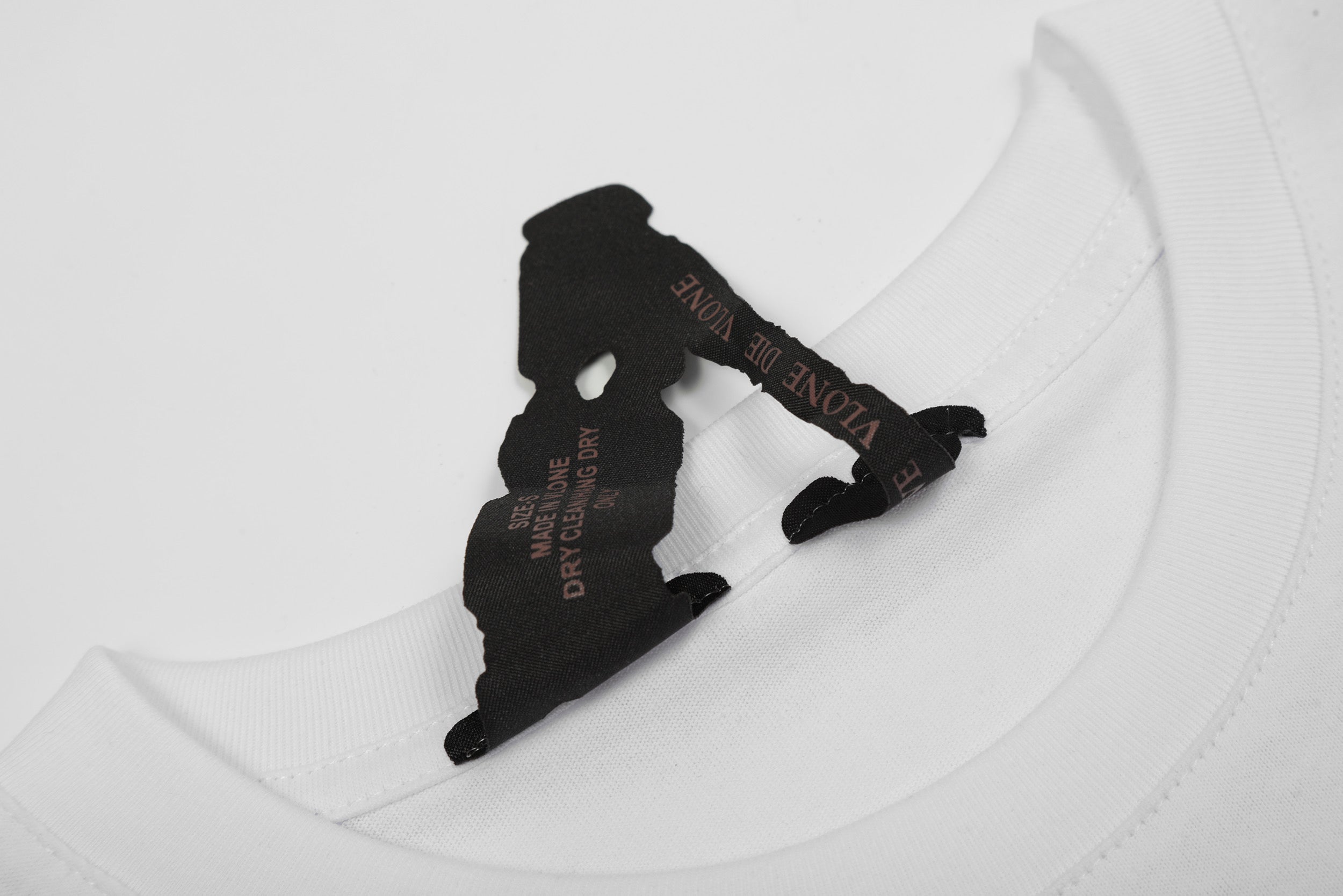 Vlone Rose T-shirt · Vlone · Nova Neta