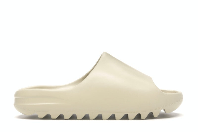 Yeezy Slides · Nova Neta