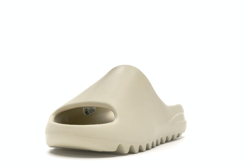 Yeezy Slides · Nova Neta