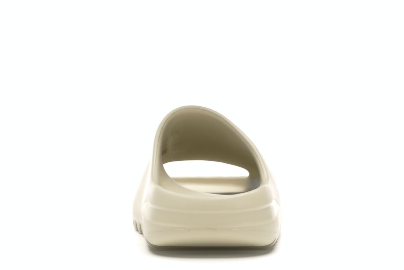 Yeezy Slides · Nova Neta
