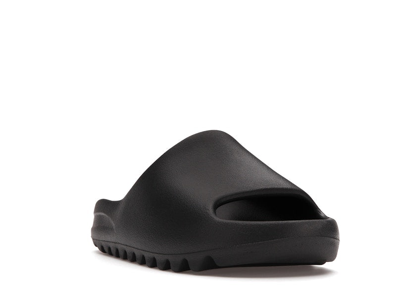 Yeezy Slides · Nova Neta