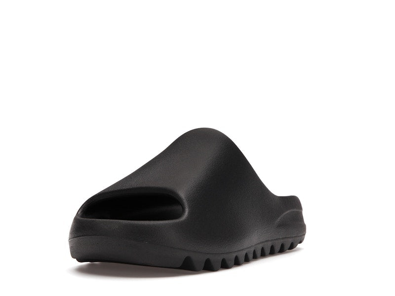 Yeezy Slides · Nova Neta