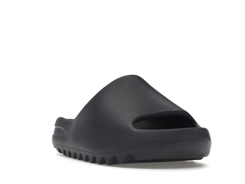 Yeezy Slides · Nova Neta