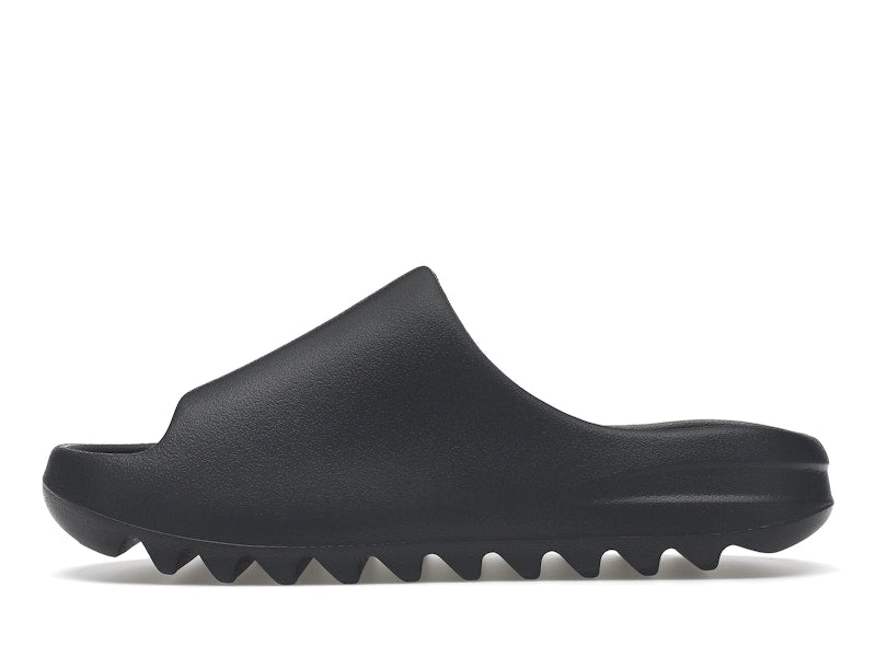 Yeezy Slides · Nova Neta