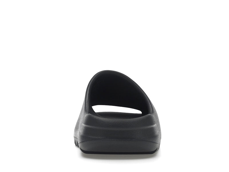 Yeezy Slides · Nova Neta